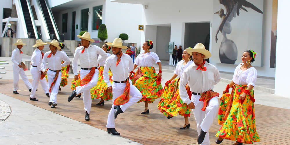 representantes del folklor se